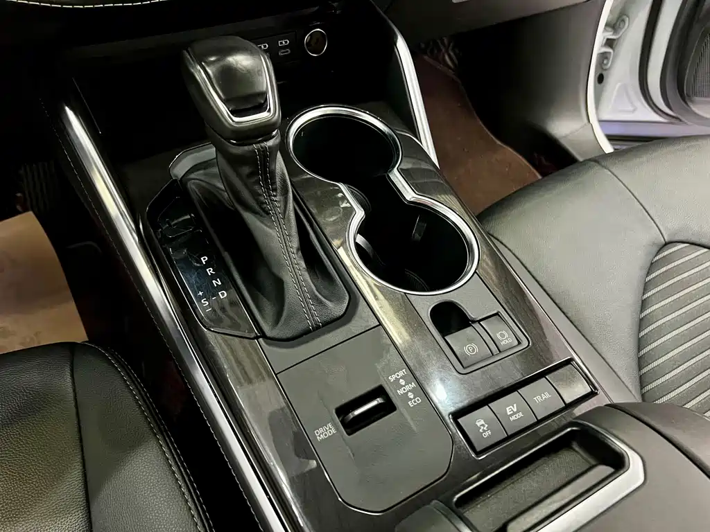 Toyota Crown Kluger — миниатюра 12