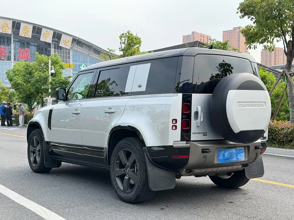 Land Rover Defender — миниатюра 6