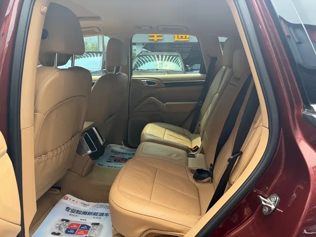 Porsche Cayenne — миниатюра 13