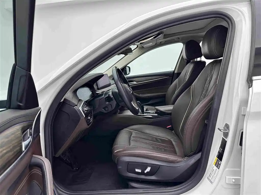 BMW 5 Series New Energy — миниатюра 19