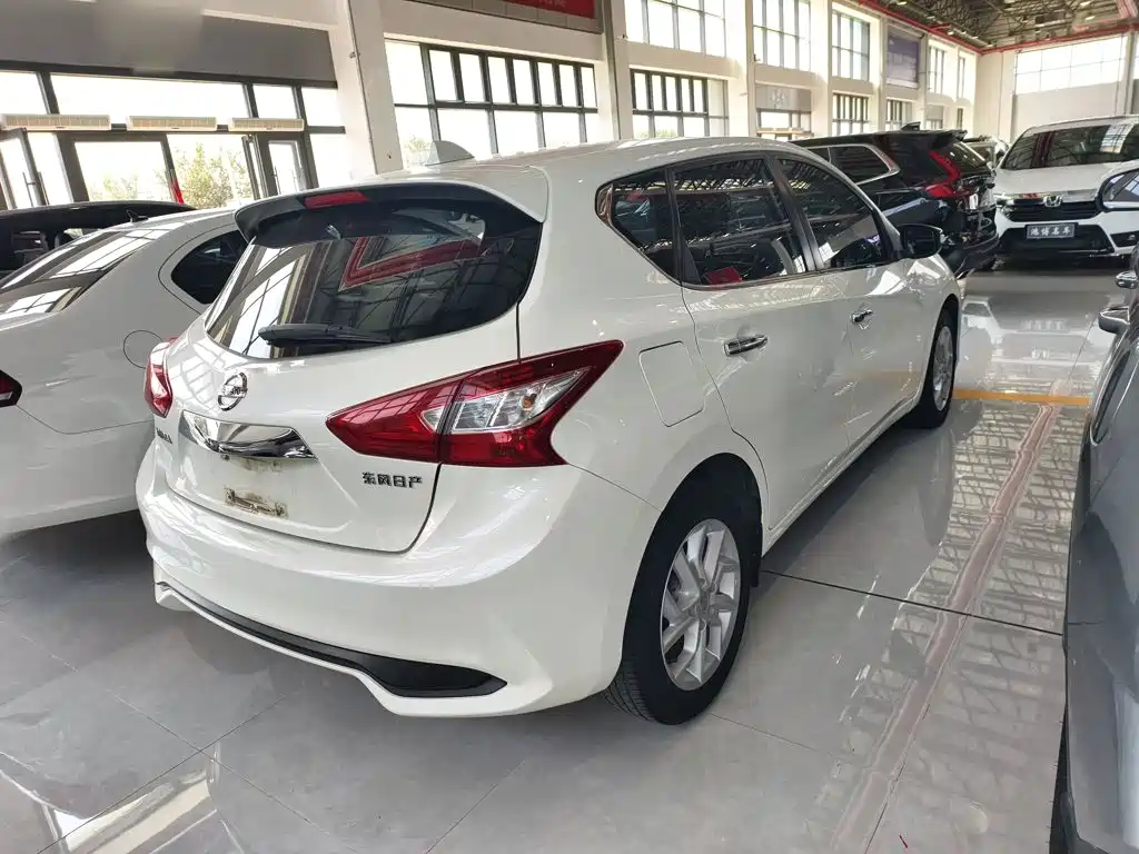 Nissan Tiida — миниатюра 12