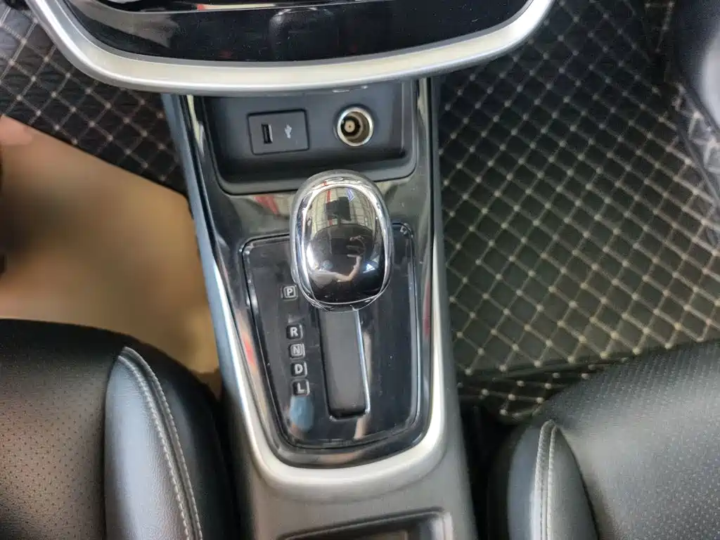 Nissan Tiida — миниатюра 11