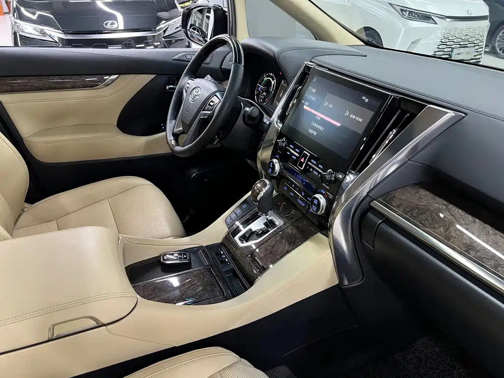 Toyota Vellfire — миниатюра 20