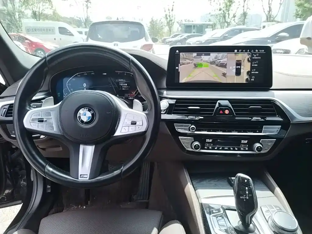 BMW 5 Series — миниатюра 12