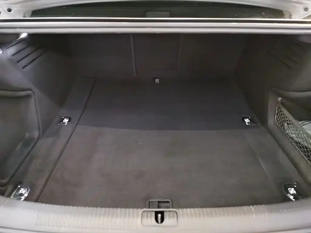 Audi A4L — миниатюра 14