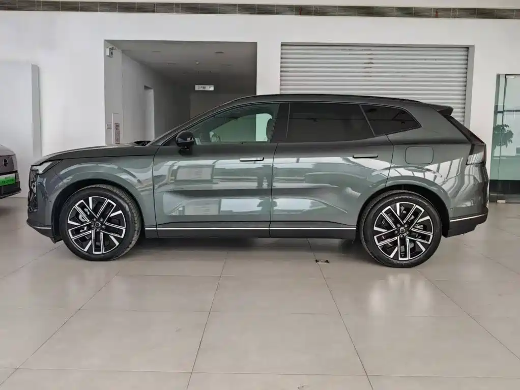 Volvo XC70 PHEV — миниатюра 6
