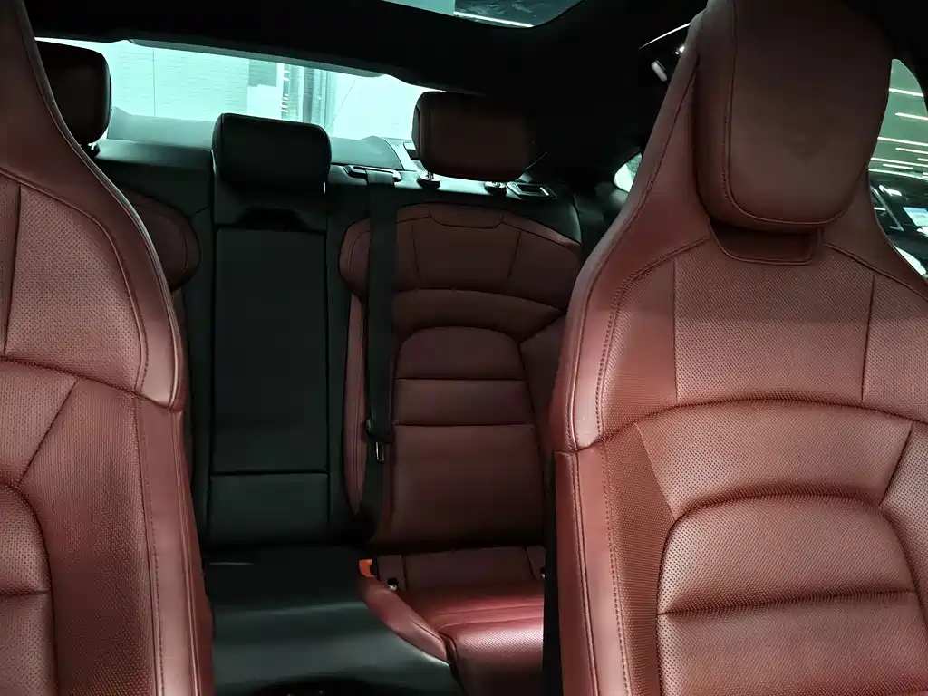 Porsche Taycan — миниатюра 12