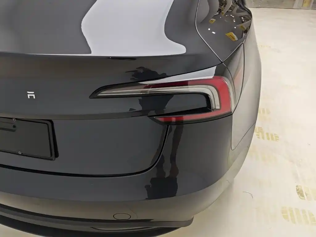 Tesla Model 3 — миниатюра 8