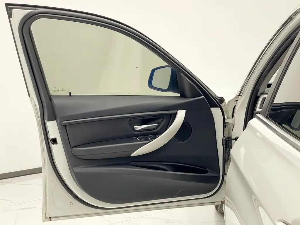 BMW 3 Series — миниатюра 11