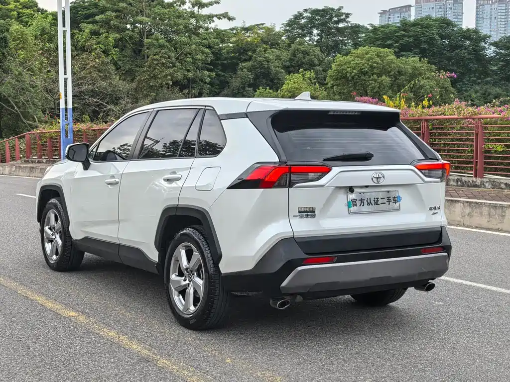 Toyota RAV4 — миниатюра 21