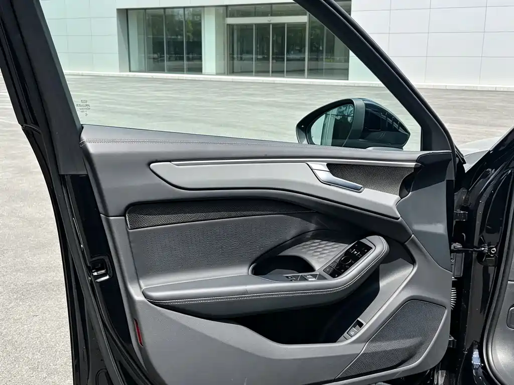 Audi A6L — миниатюра 10