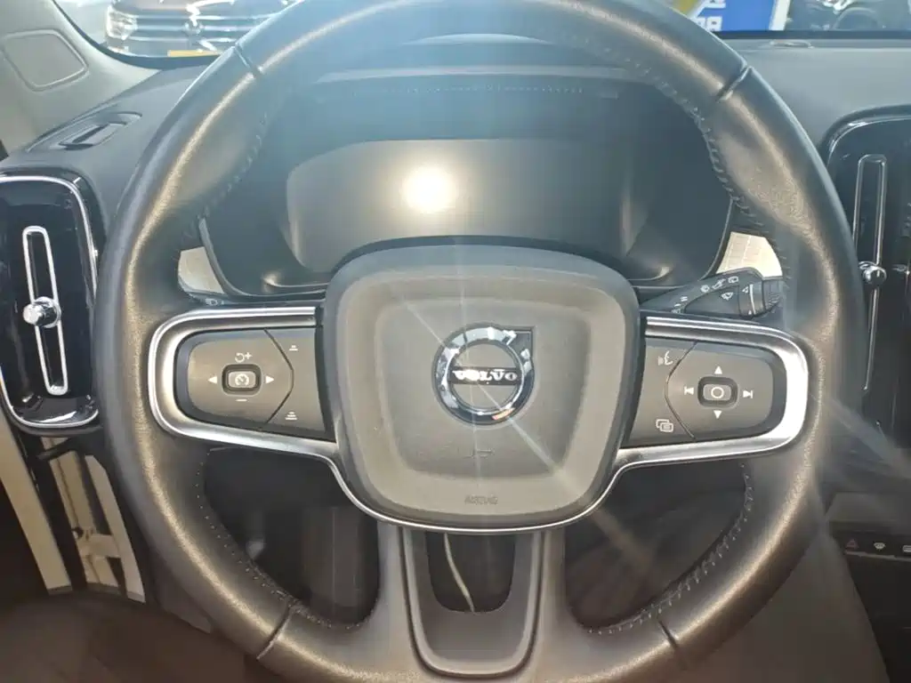 Volvo XC40 — миниатюра 11