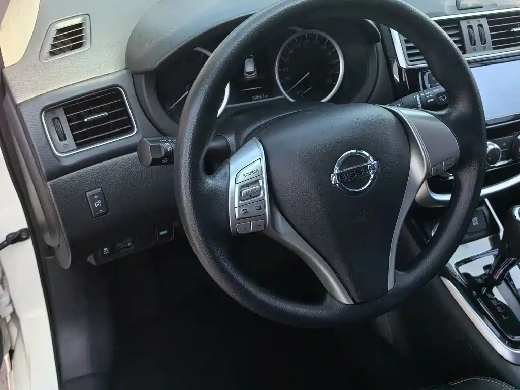 Nissan Tiida — миниатюра 6