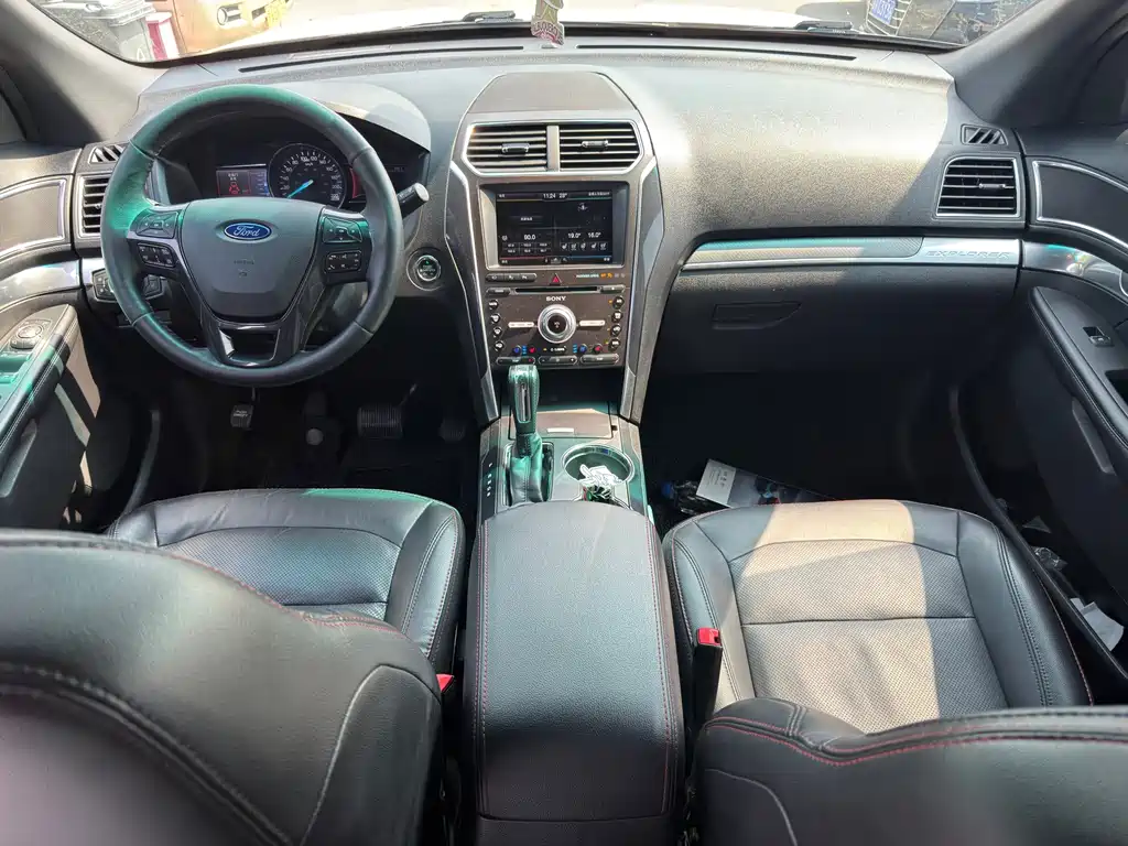 Ford Explorer (Import) — миниатюра 7