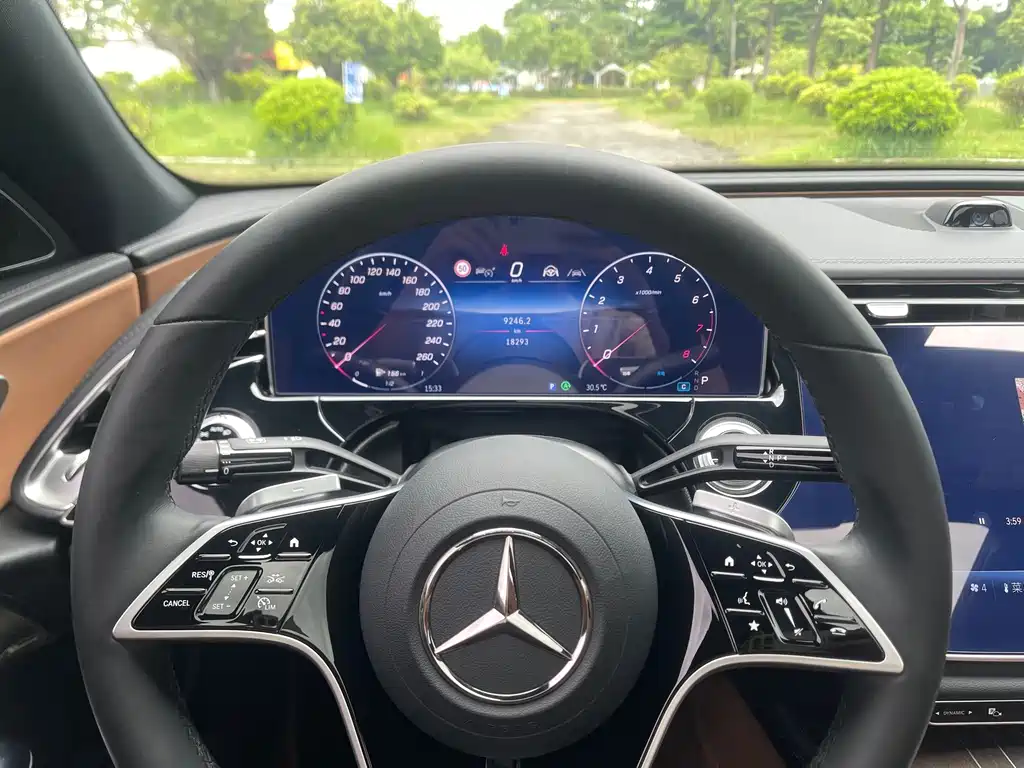 Mercedes-Benz E-Class — миниатюра 9