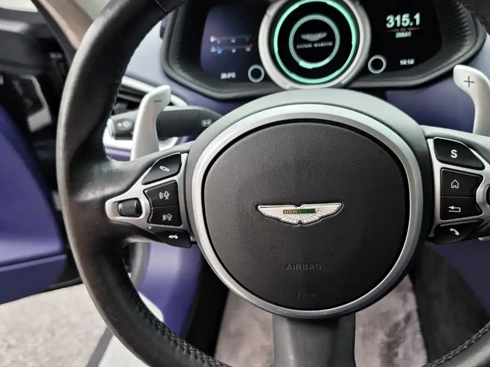 Aston Martin DB11 — миниатюра 5