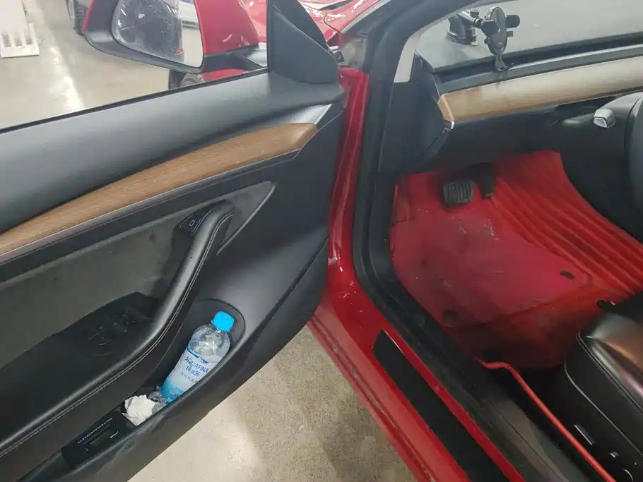 Tesla Model 3 — миниатюра 7