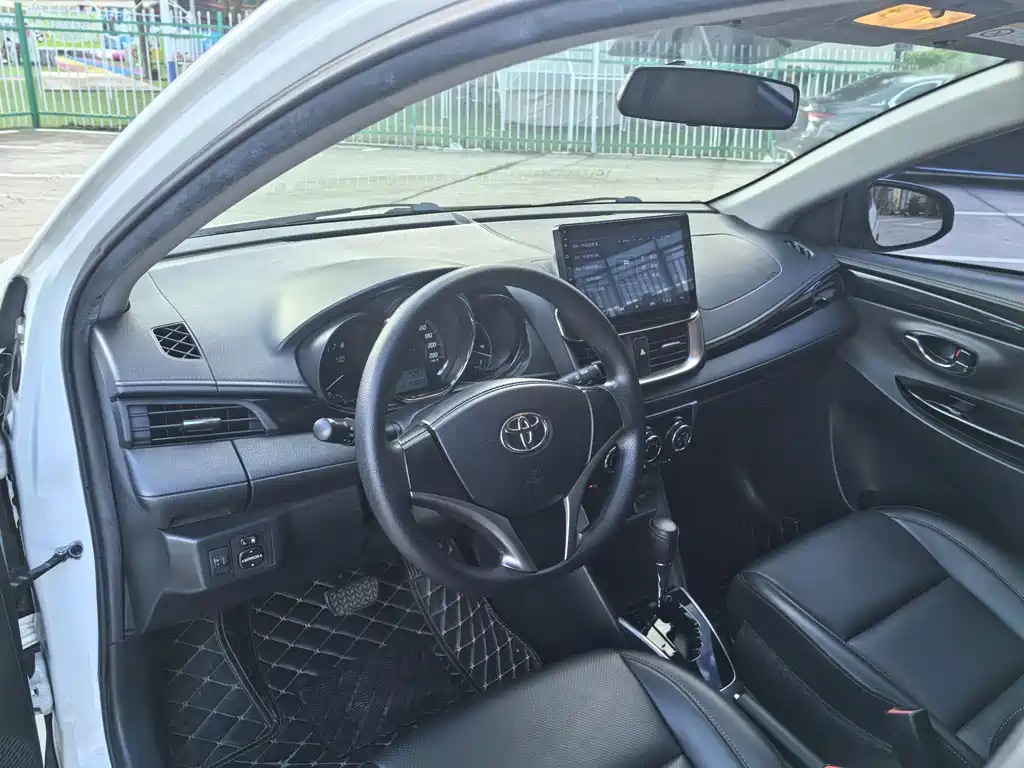 Toyota Yaris L — миниатюра 13