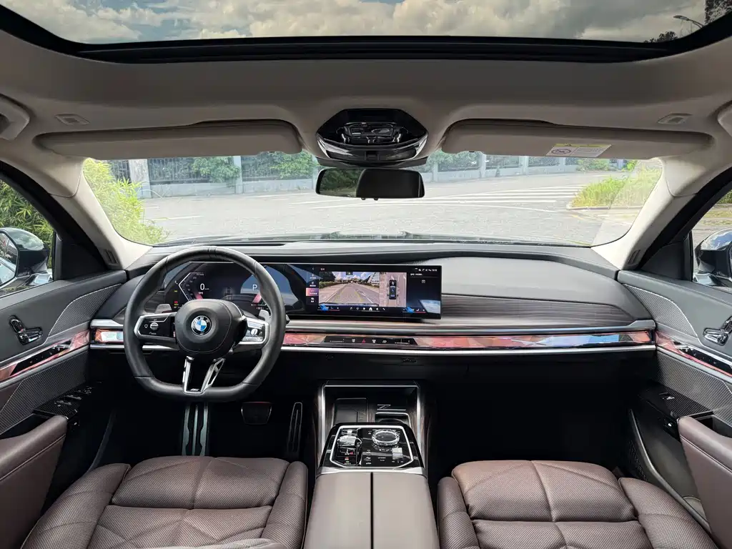 BMW 7 Series — миниатюра 8
