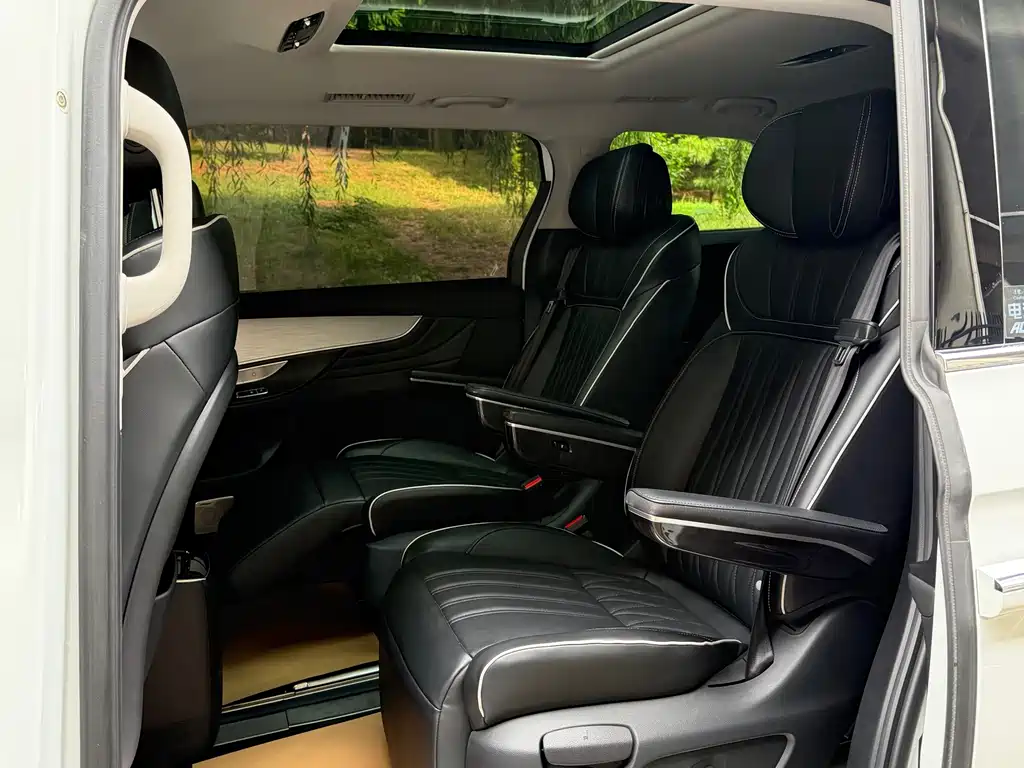 Roewe iMAX8 — миниатюра 4