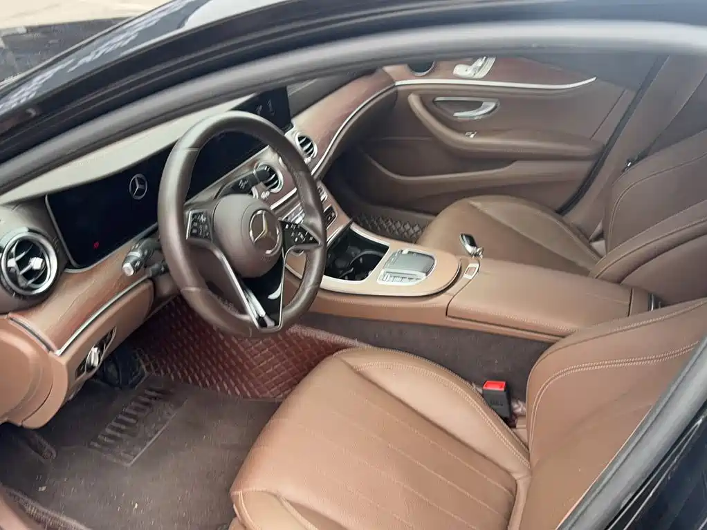 Mercedes-Benz E-Class — миниатюра 11