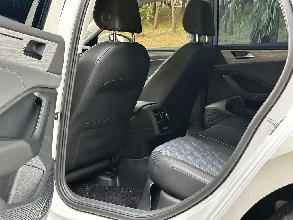 Volkswagen Sagitar — миниатюра 7