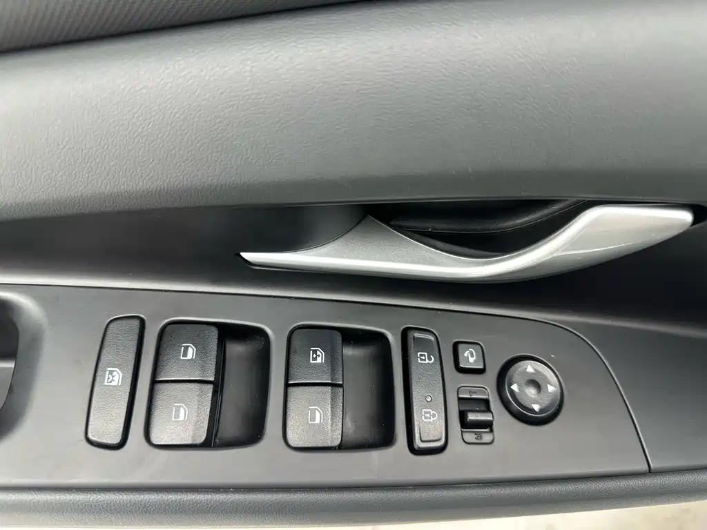 Hyundai Elantra — миниатюра 16