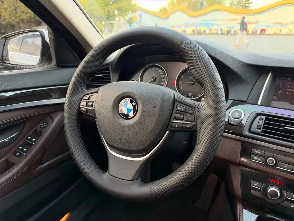 BMW 5 Series — миниатюра 17