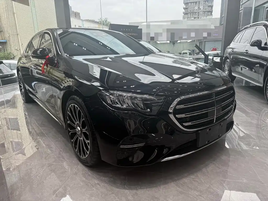 Mercedes-Benz E-Class — миниатюра 3