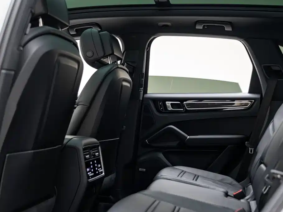 Porsche Cayenne Hybrid — миниатюра 12