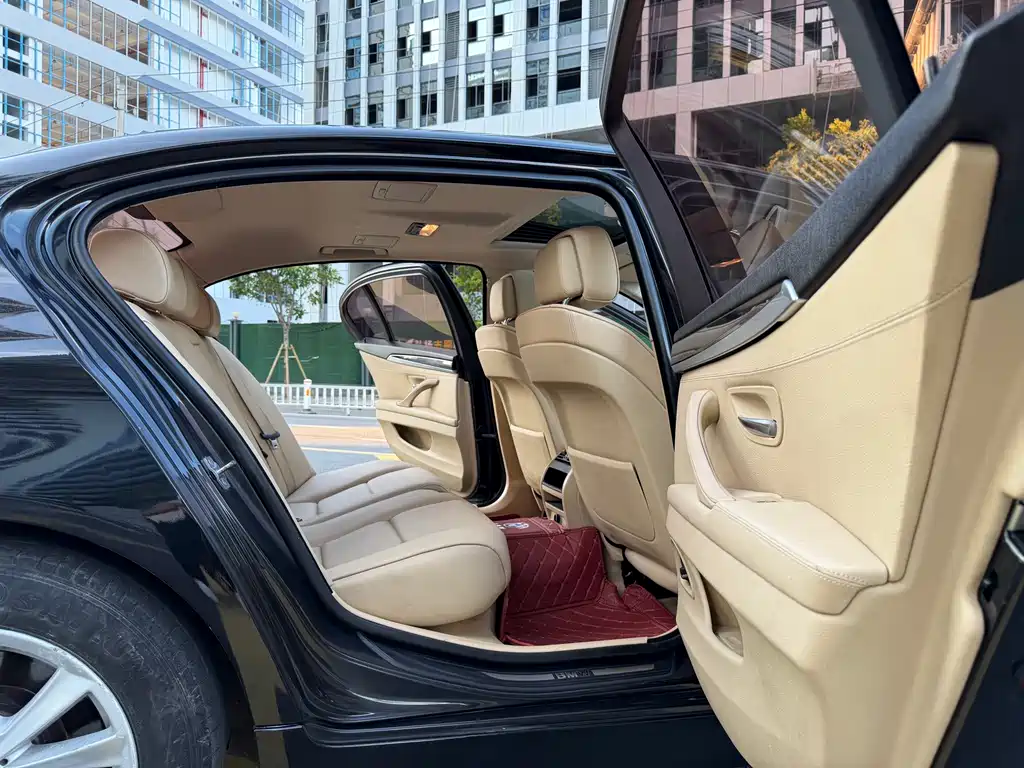 BMW 5 Series — миниатюра 13