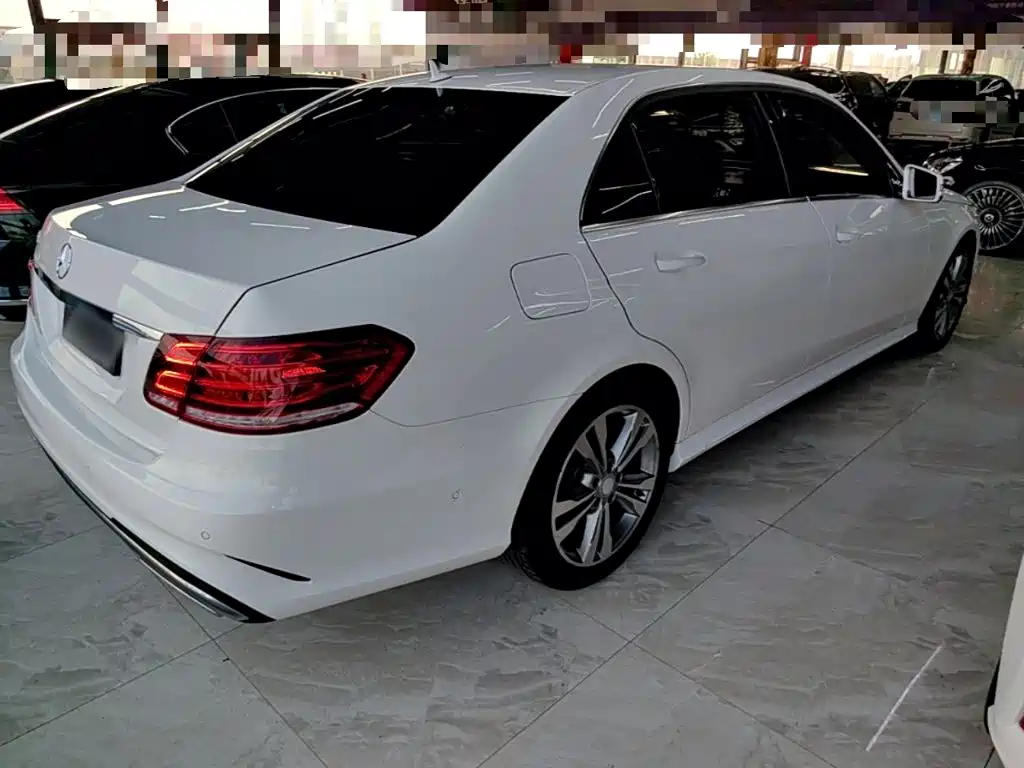Mercedes-Benz E-Class — миниатюра 7