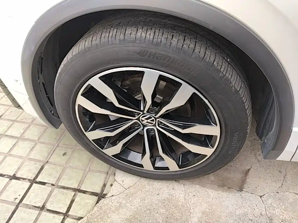 Volkswagen Tiguan L — миниатюра 23