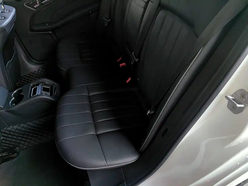Mercedes-Benz E-Class — миниатюра 17