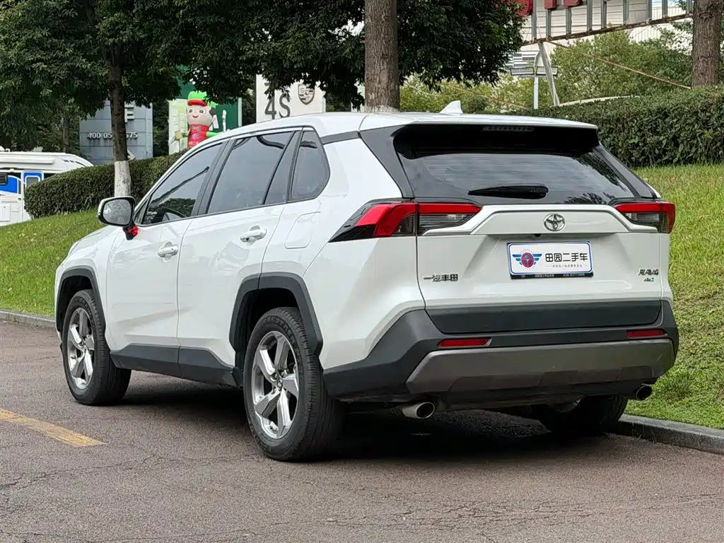 Toyota RAV4 2022 2.0L CVT Plus