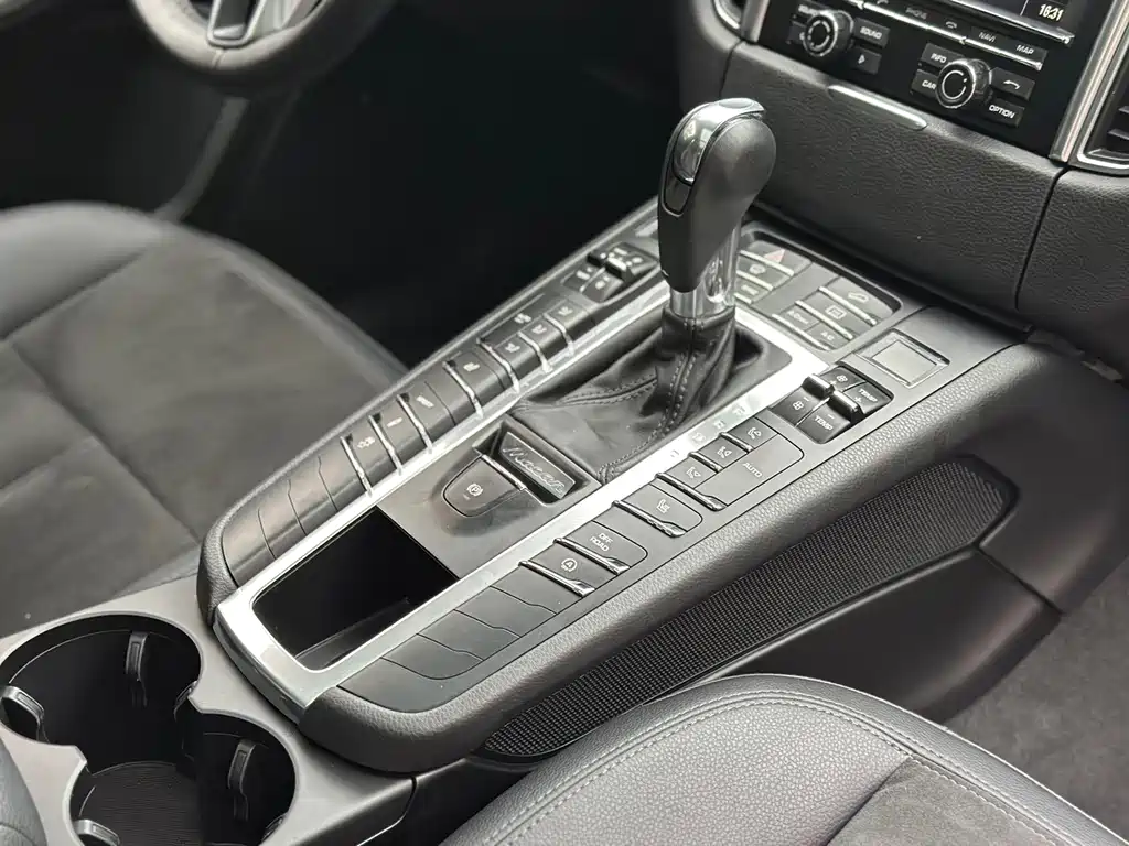 Porsche Macan — миниатюра 11