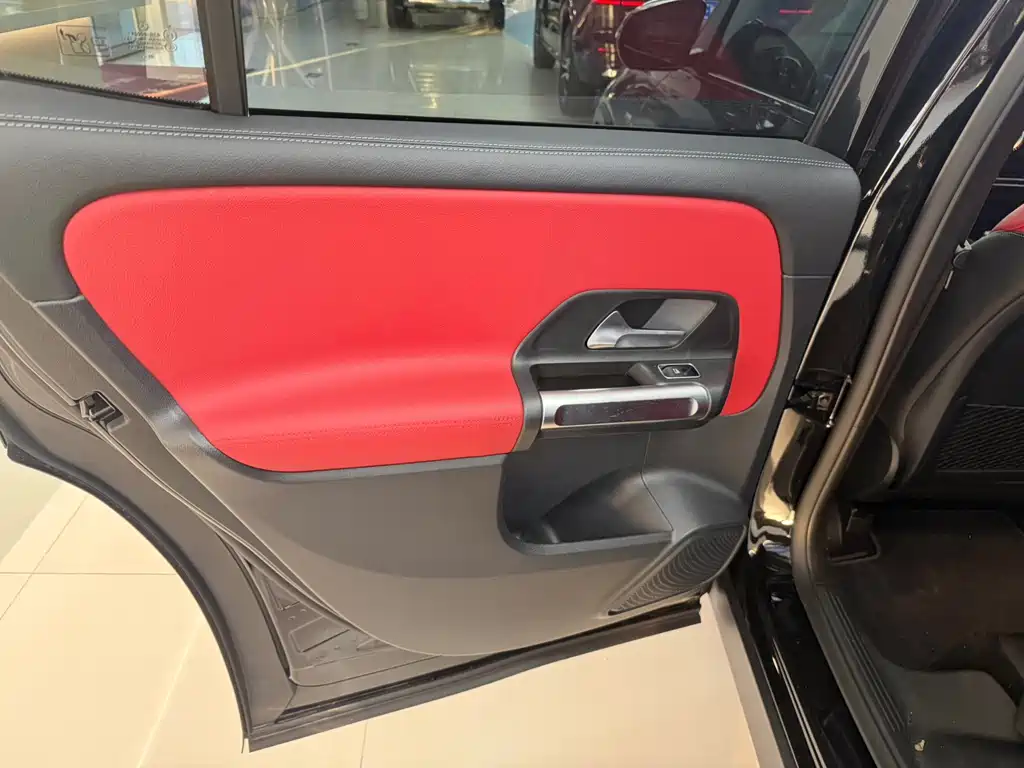 Mercedes-Benz GLB AMG — миниатюра 13