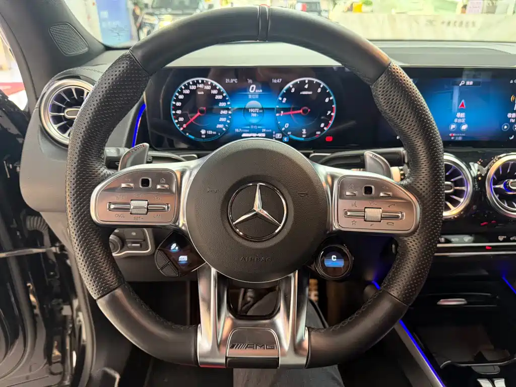 Mercedes-Benz GLB AMG — миниатюра 9