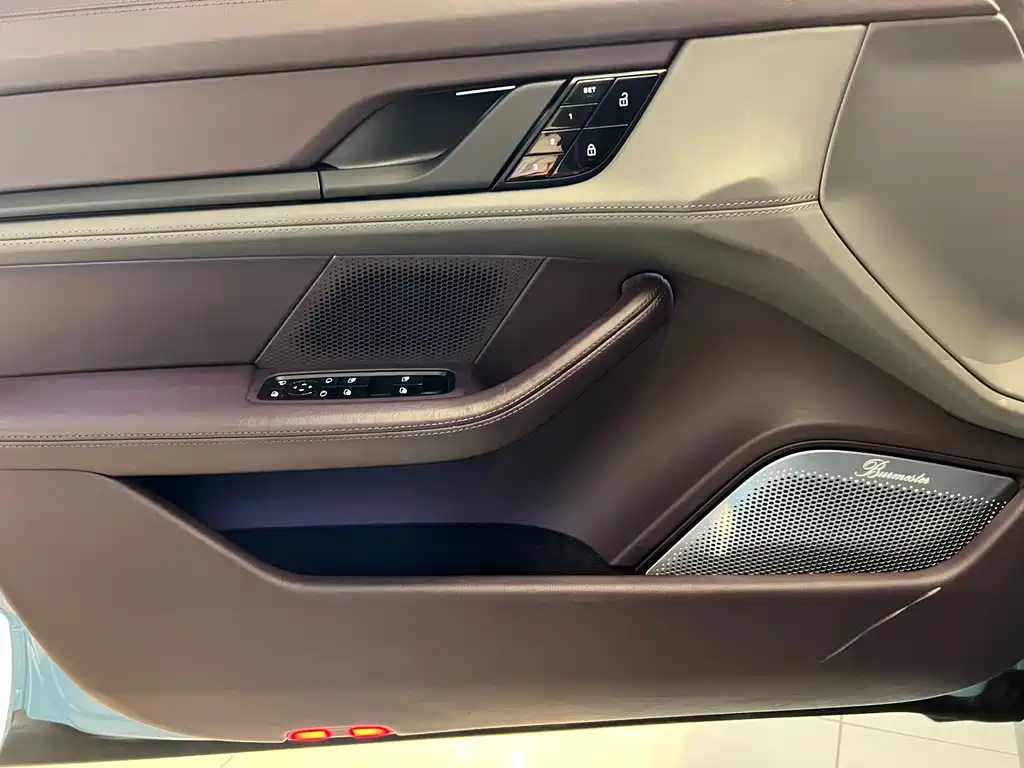 Porsche Taycan — миниатюра 14