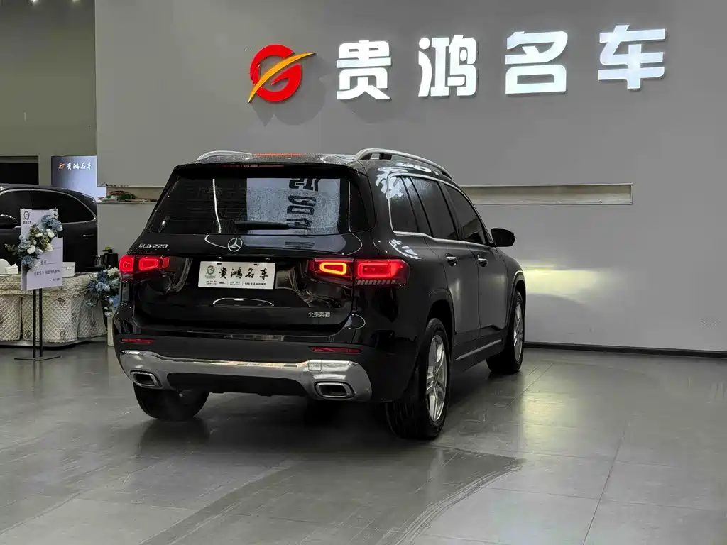 MERCEDES-BENZ GLB