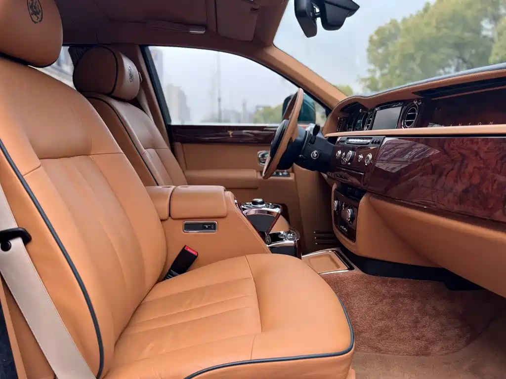 Rolls-Royce Phantom — миниатюра 18