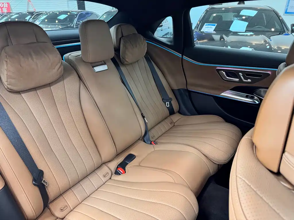 Mercedes-Benz E-Class — миниатюра 16