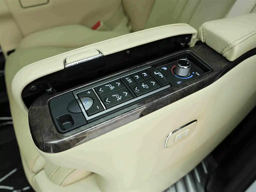 Toyota Vellfire — миниатюра 18