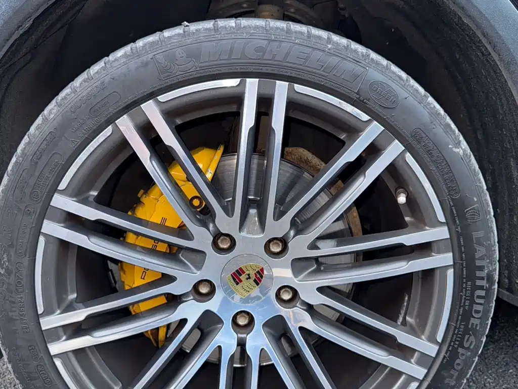 Porsche Cayenne — миниатюра 11