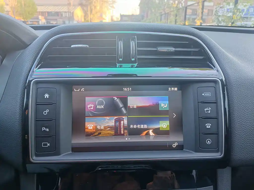 Jaguar F-PACE — миниатюра 24