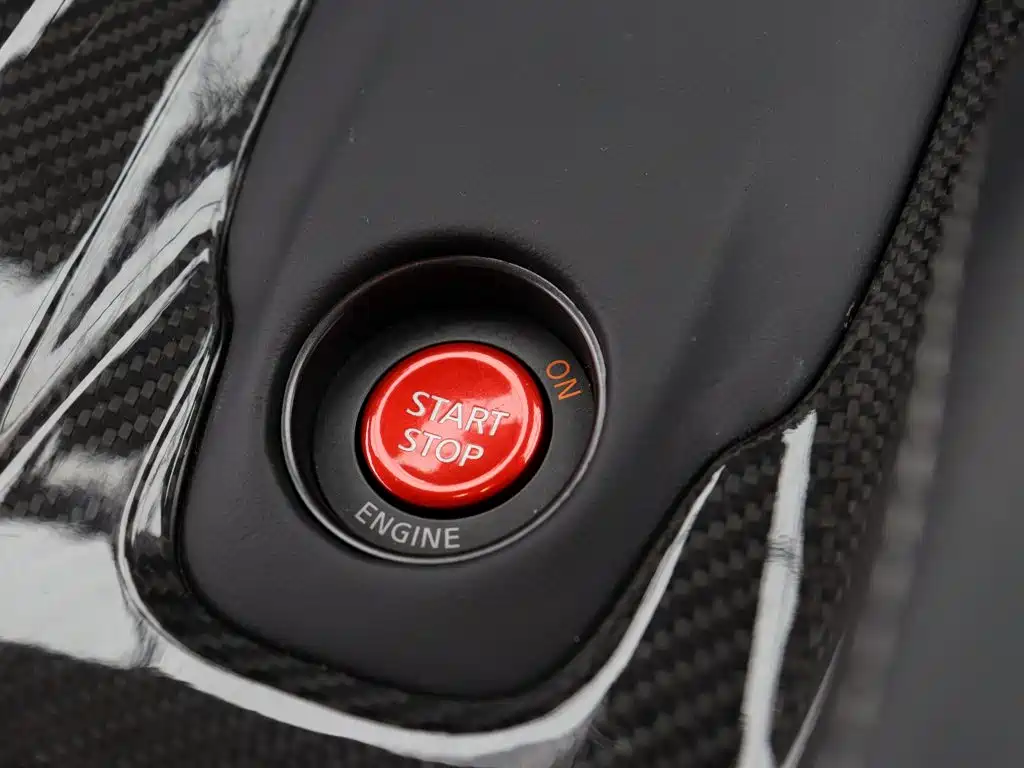 Nissan GT-R — миниатюра 16