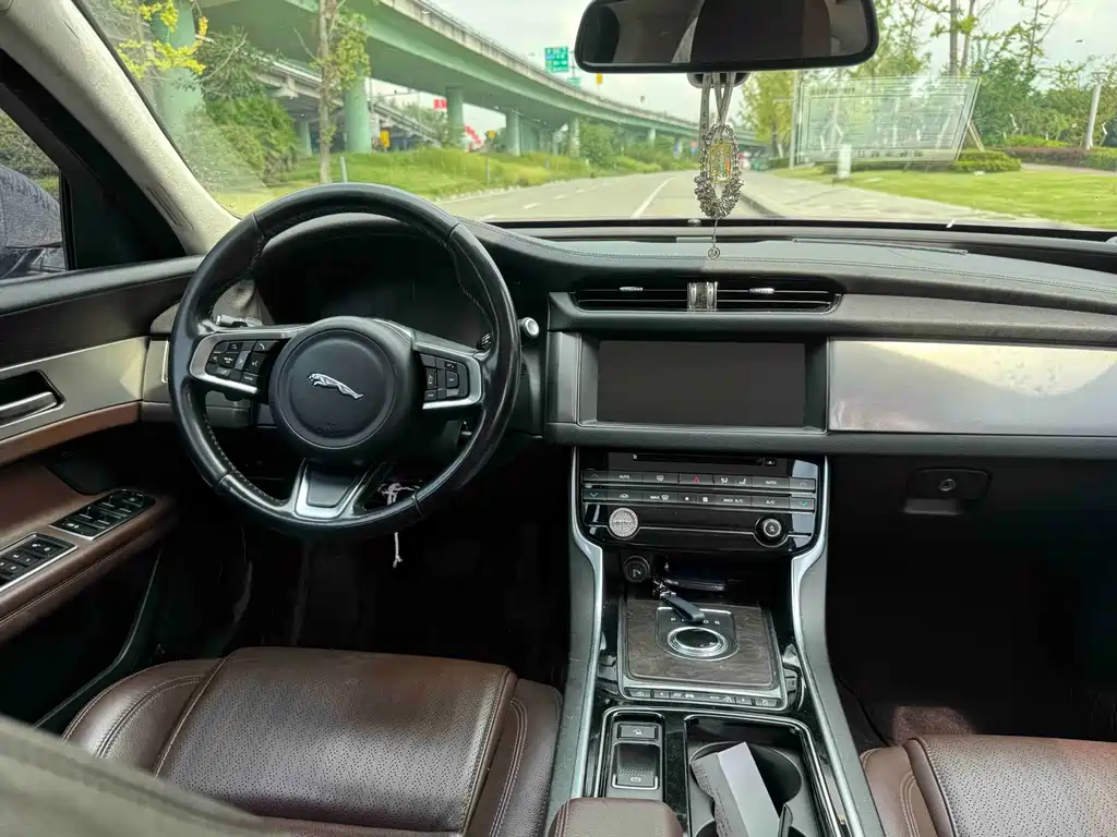 Jaguar XFL — миниатюра 10