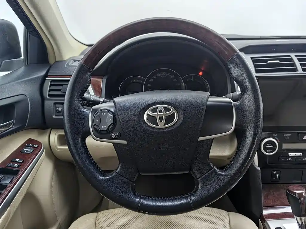 Toyota Camry — миниатюра 11