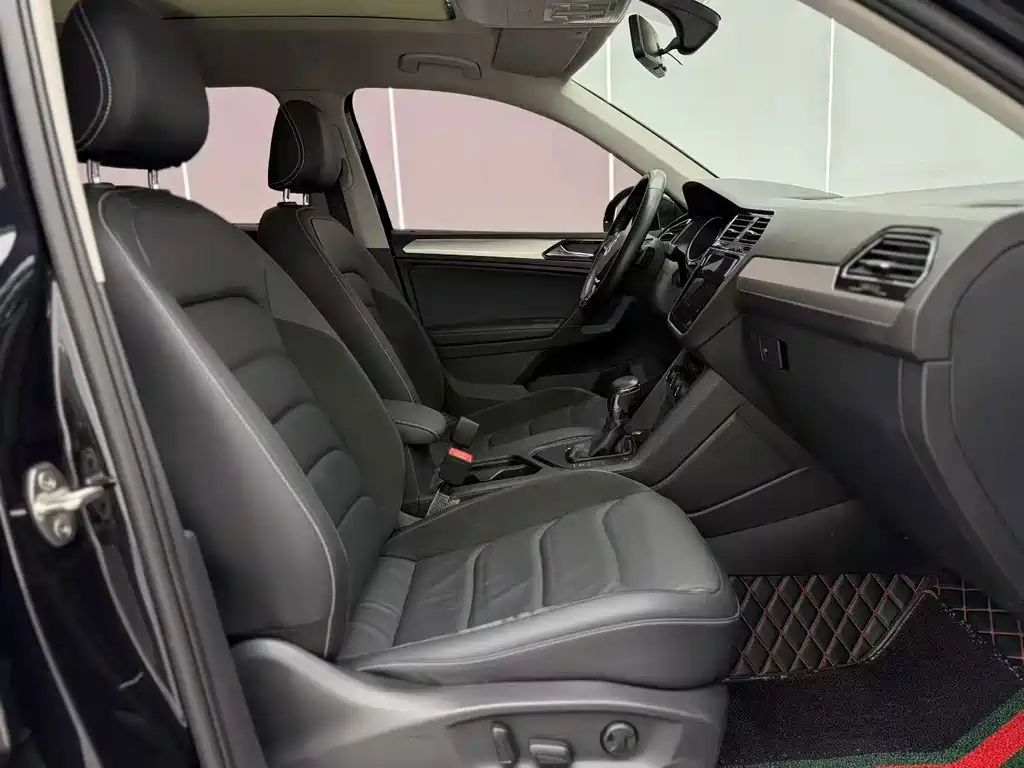 Volkswagen Tiguan L — миниатюра 4