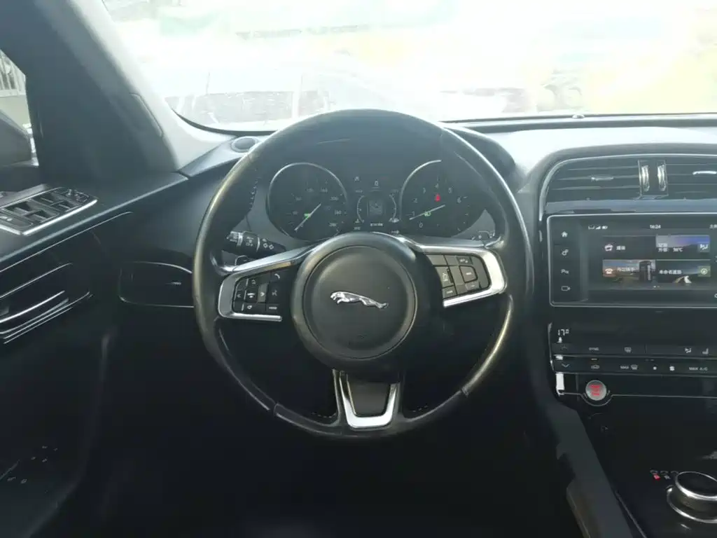 Jaguar F-PACE — миниатюра 11